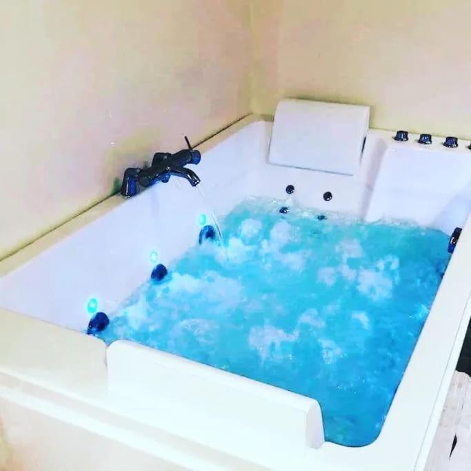 L'Atelier Des Reves Un Moment Magique Spa Prive Beaune  Exteriér fotografie